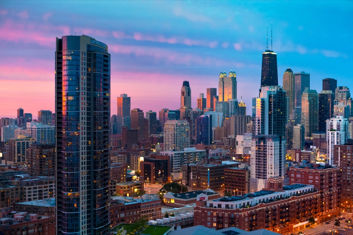 A Local's Guide to Chicago's Vibrant Neighborhoods: From Art Galleries to Beaches
