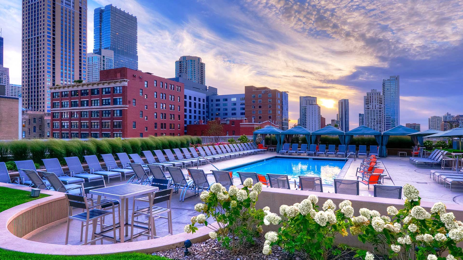 Grand Plaza outdoor pool deck, River North Chicago